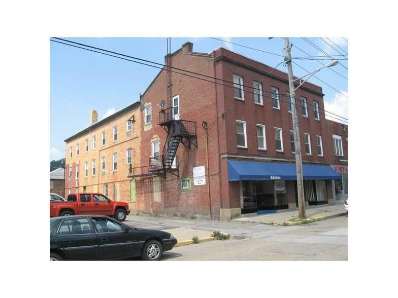 139-141 S Jefferson St, Kittanning, PA à vendre - Photo du bâtiment - Image 2 de 19