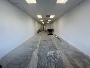 8401-8425 Reseda Blvd, Northridge, CA à louer Photo intérieure- Image 2 de 4