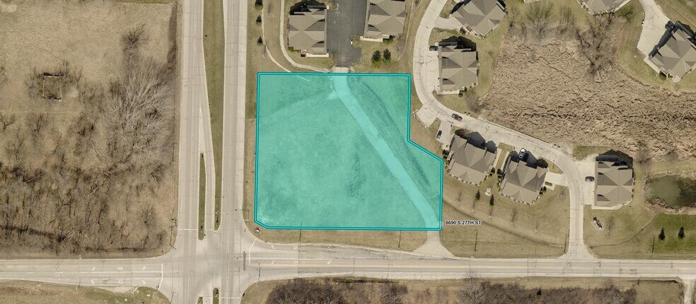 8690 S 27th St, Oak Creek, WI à vendre - Photo du bâtiment - Image 2 de 5