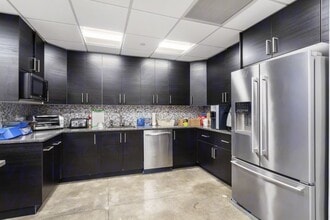 575 8th Ave, New York, NY à louer Photo intérieure- Image 2 de 5