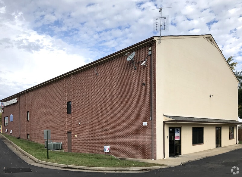 316 E Market St, Leesburg, VA for lease - Building Photo - Image 3 of 11