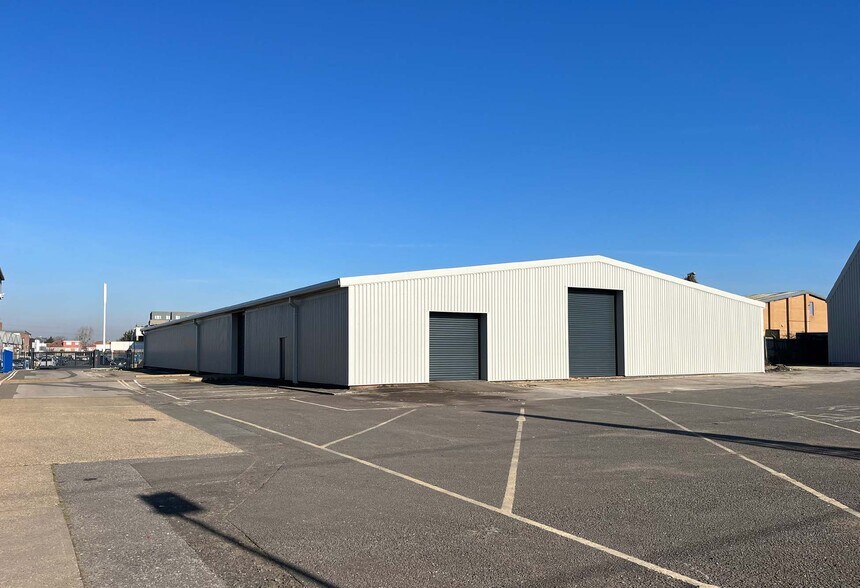 Albion Clos, Slough à louer - Photo du bâtiment - Image 1 de 3