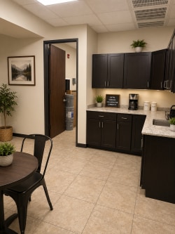 10505 Fountaingate Dr, Stafford, TX for lease - Interior Photo - Image 3 of 9