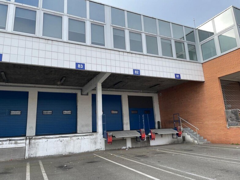 Industrial in Charenton-le-Pont for lease - Building Photo - Image 2 of 5