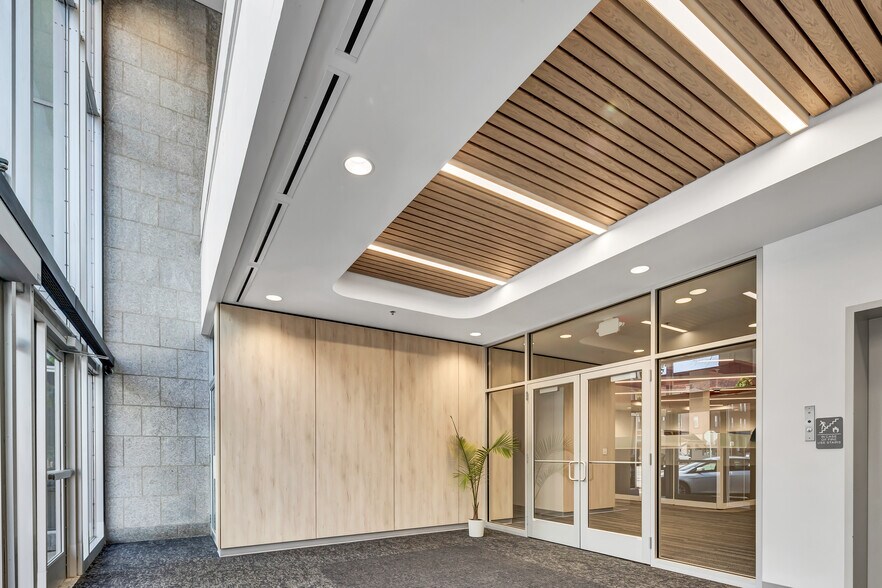 717 W St Germain St, Saint Cloud, MN à louer - Photo intérieure - Image 2 de 75