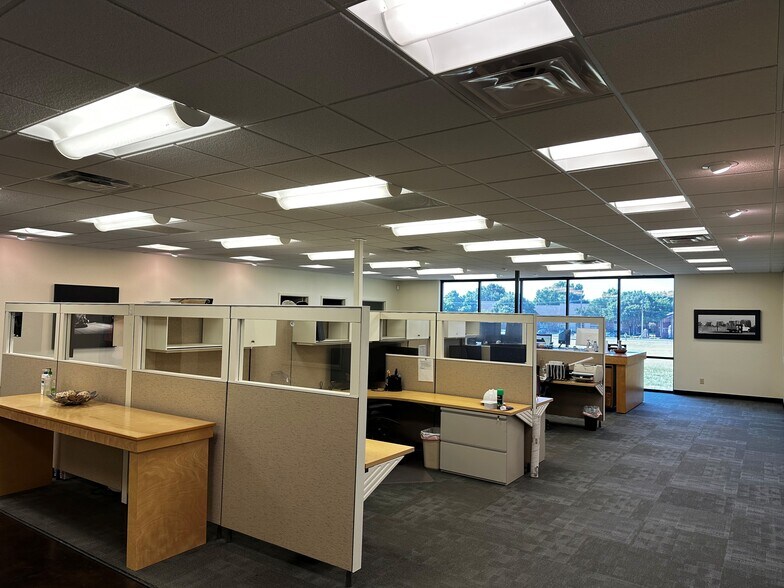 1504 Falcon Dr, DeSoto, TX à vendre - Photo du bâtiment - Image 2 de 3