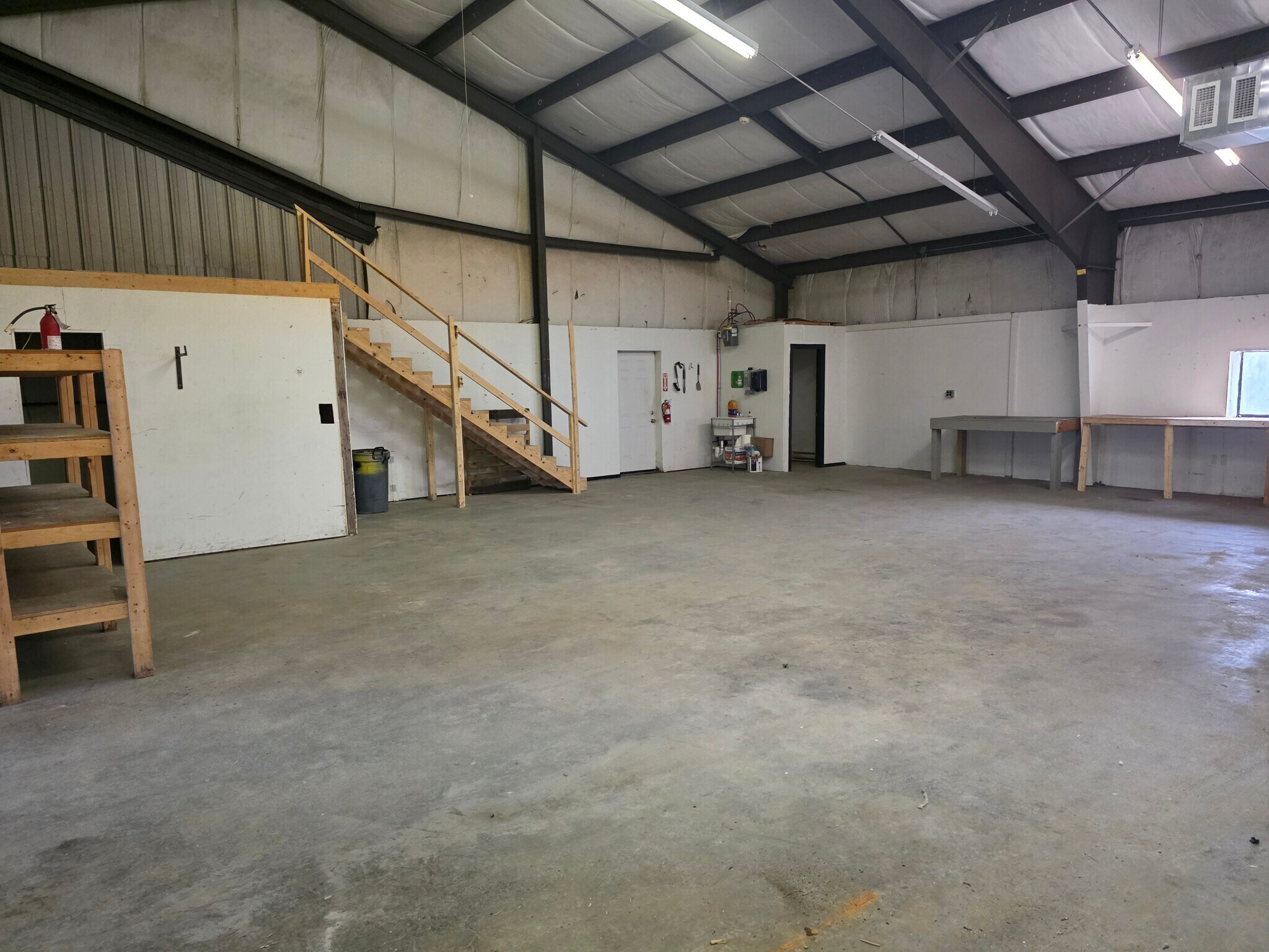 12 Moran Dr, Rockland, ME for lease Interior Photo- Image 1 of 6