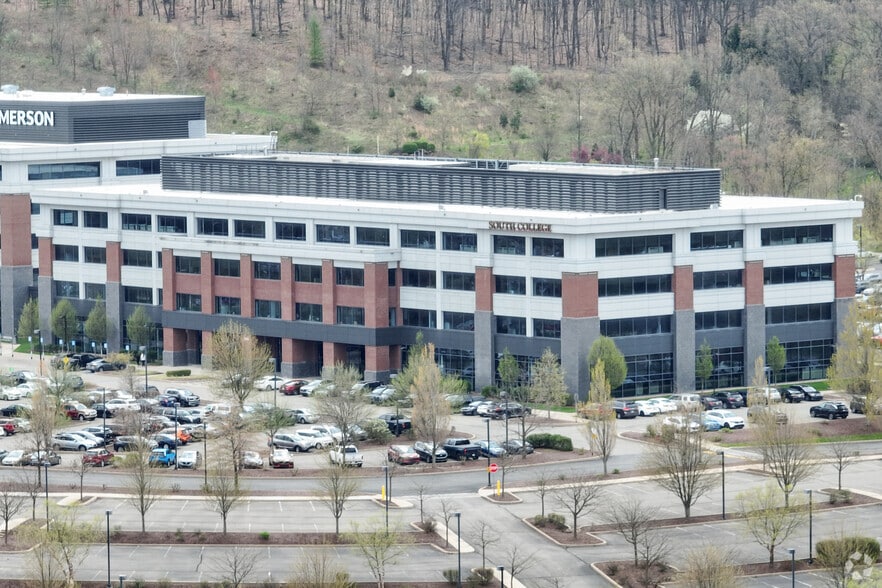 3000 Westinghouse Dr, Cranberry Township, PA for lease - Building Photo - Image 1 of 8