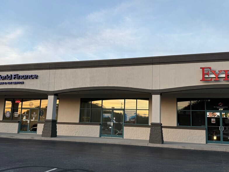 954-972 Dolly Parton Pky, Sevierville, TN à louer - Photo du bâtiment - Image 2 de 11