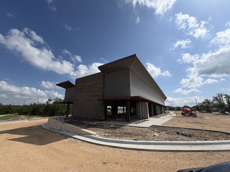 900 Cypress Creek Rd, Cedar Park, TX à louer - Photo principale - Image 1 de 7