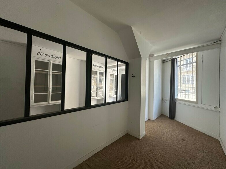 Retail in Le Havre for lease - Interior Photo - Image 3 of 4