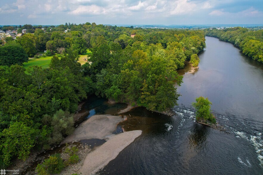 3161 E Church St, Whitehall, PA à vendre - Photo du bâtiment - Image 2 de 8