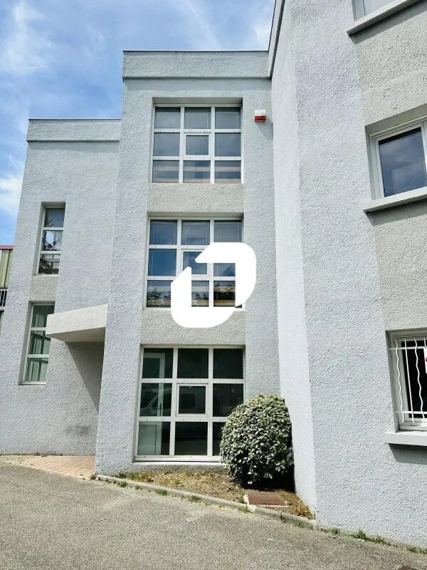 Office in Sassenage for lease Building Photo- Image 1 of 15