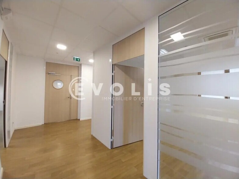 Bureau dans Bourgoin-Jallieu à louer - Photo intérieure - Image 3 de 12