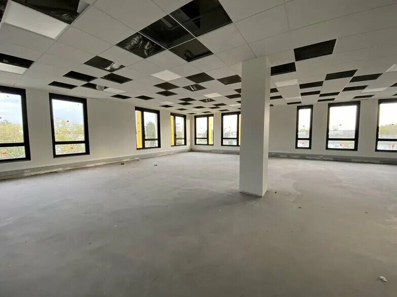 Bureau dans Rillieux-la-Pape à louer - Photo du bâtiment - Image 3 de 7