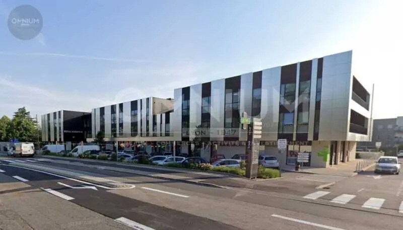 Office in Charbonnières-les-Bains for lease Building Photo- Image 1 of 6