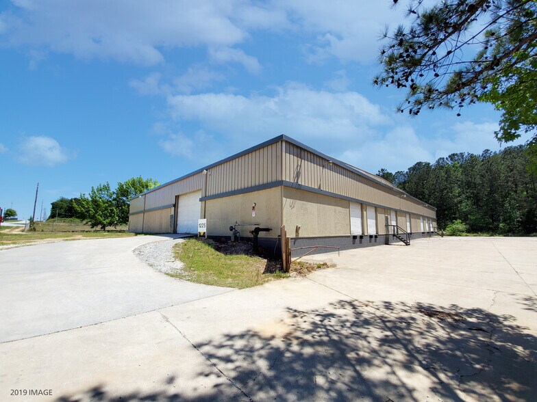 1225 S Main St NE, Conyers, GA à vendre - Photo du bâtiment - Image 1 de 5