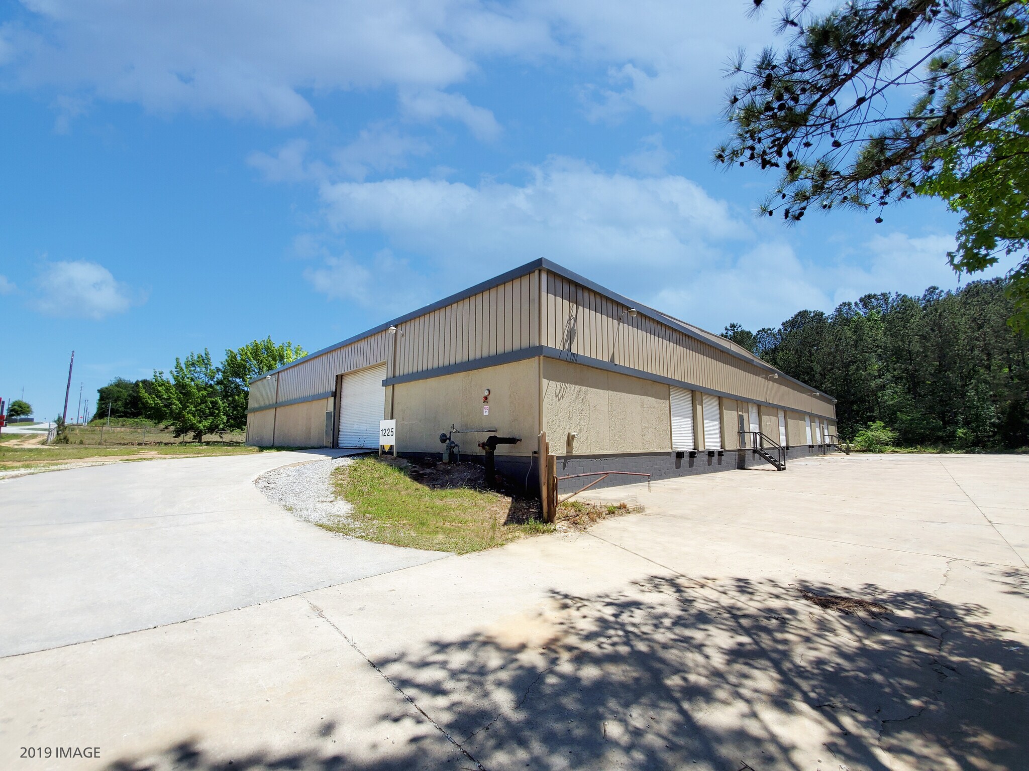 1225 S Main St NE, Conyers, GA à vendre Photo du bâtiment- Image 1 de 6