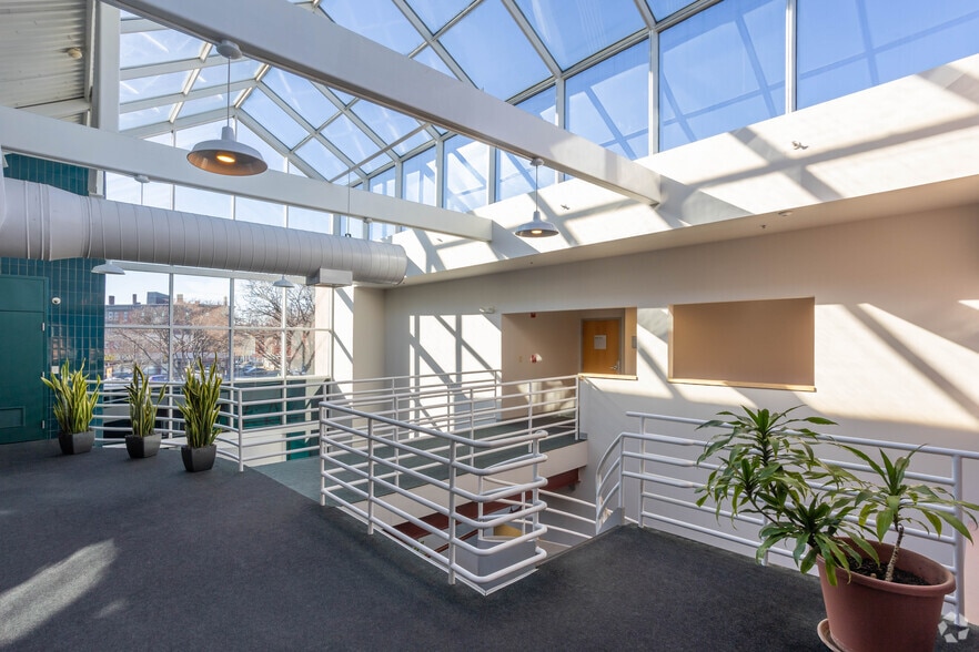1035 Cambridge St, Cambridge, MA for lease - Interior Photo - Image 2 of 11