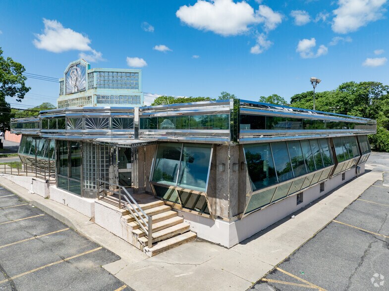 2101 Middle Country Rd, Centereach, NY à vendre - Photo du bâtiment - Image 2 de 6