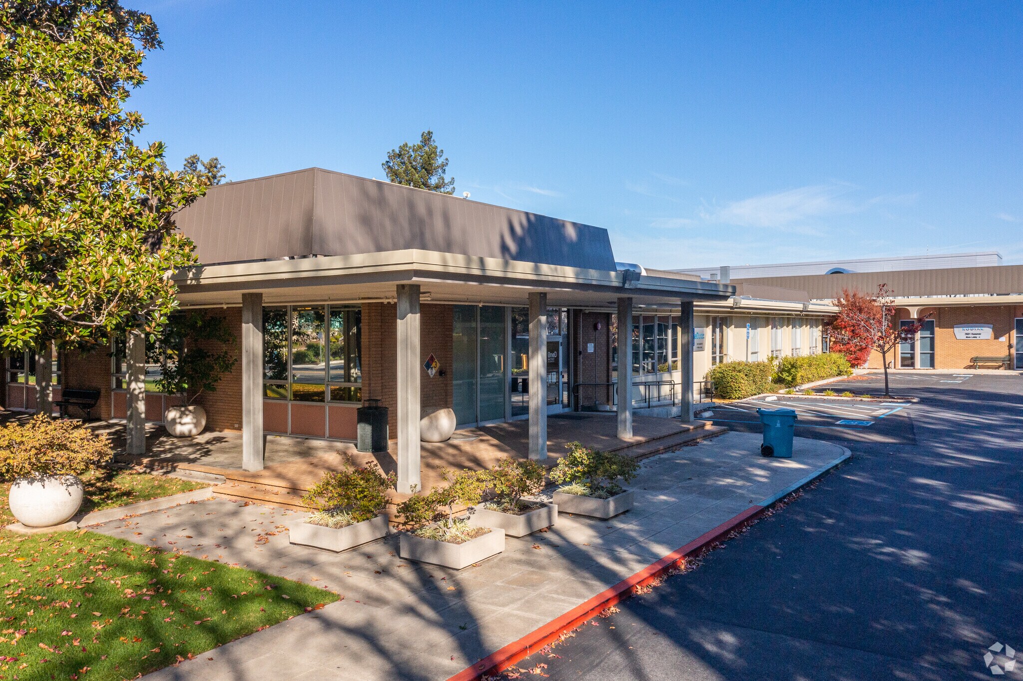 2625 Hanover St, Palo Alto, CA à louer Photo du bâtiment- Image 1 de 12