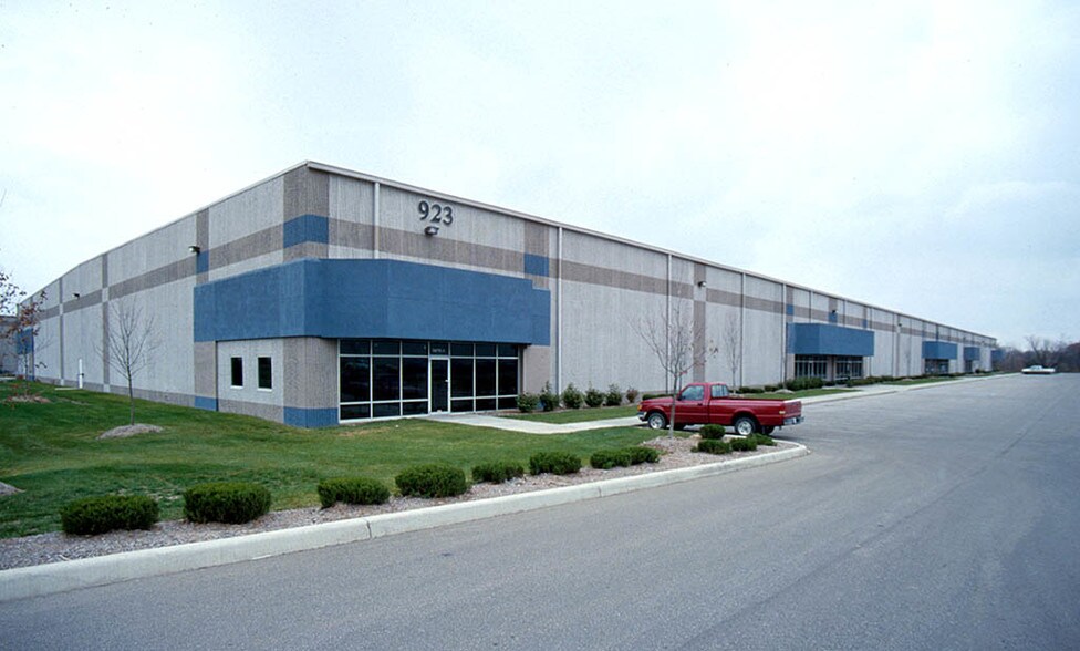 923 Whitaker Rd, Plainfield, IN à louer - Photo du bâtiment - Image 2 de 9