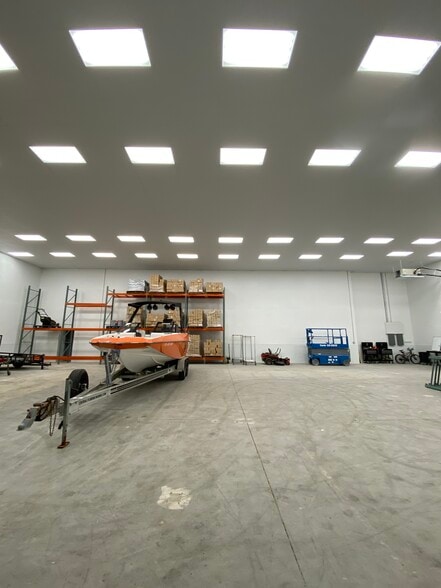 7465 Commercial Cir, Fort Pierce, FL for sale - Building Photo - Image 3 of 8