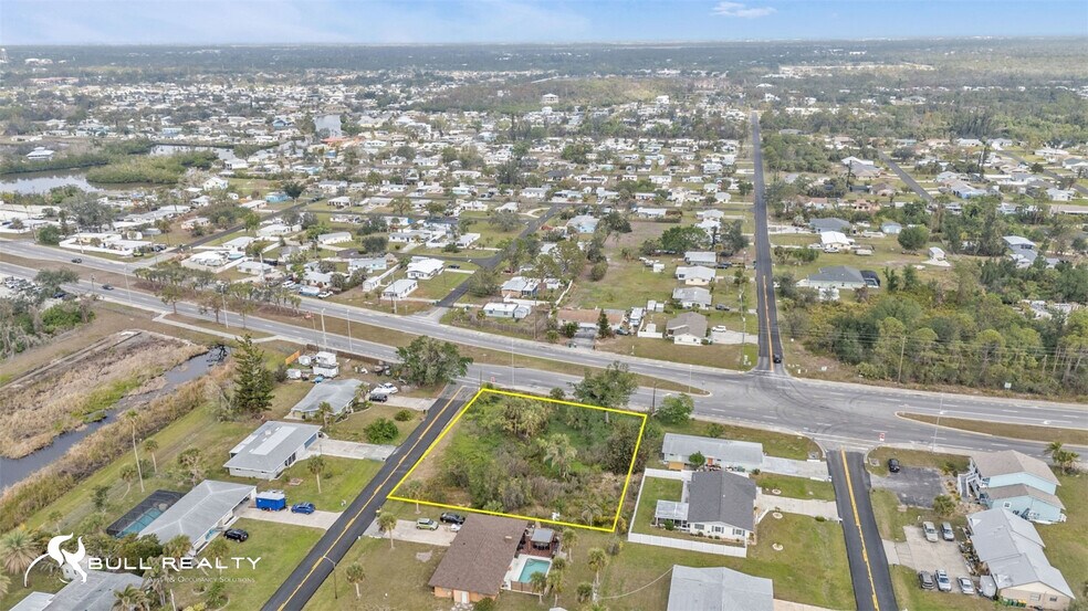 1605 Mel-O-De Ln, Englewood, FL à vendre - Photo du bâtiment - Image 2 de 13