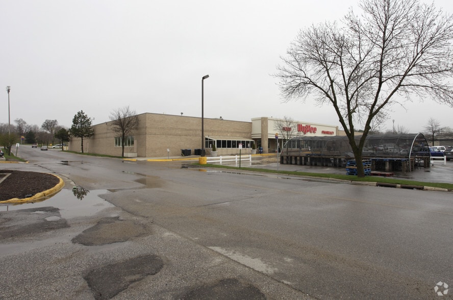 1107 E Army Post Rd, Des Moines, IA for sale - Building Photo - Image 2 of 2