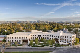Plus de détails pour 11911 San Vicente Blvd, Los Angeles, CA - Commerce de détail à louer