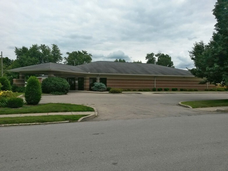 349 W 1st St, Albany, IN à vendre - Photo du bâtiment - Image 2 de 13
