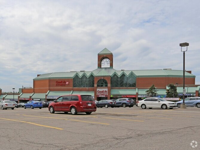 1448 Lawrence Ave E, Toronto, ON à louer - Photo du bâtiment - Image 2 de 7