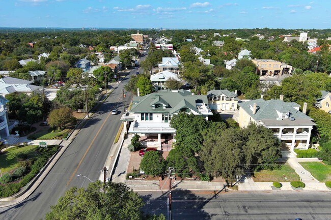 More details for 511 W French Pl, San Antonio, TX - Office for Sale