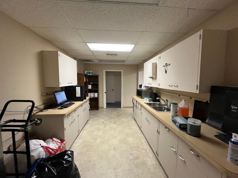 6202 Presidential Ct, Fort Myers, FL for sale - Building Photo - Image 3 of 6