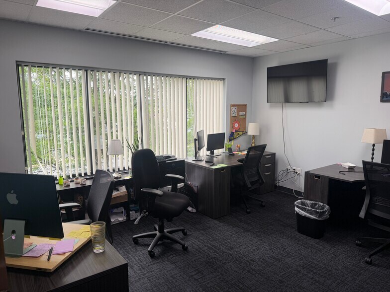 501 Fairmount Ave, Towson, MD for lease - Interior Photo - Image 2 of 12