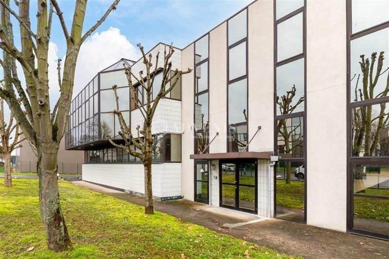 1113 Rue Des Hautes Pâtures, Nanterre à louer - Photo du bâtiment - Image 3 de 10