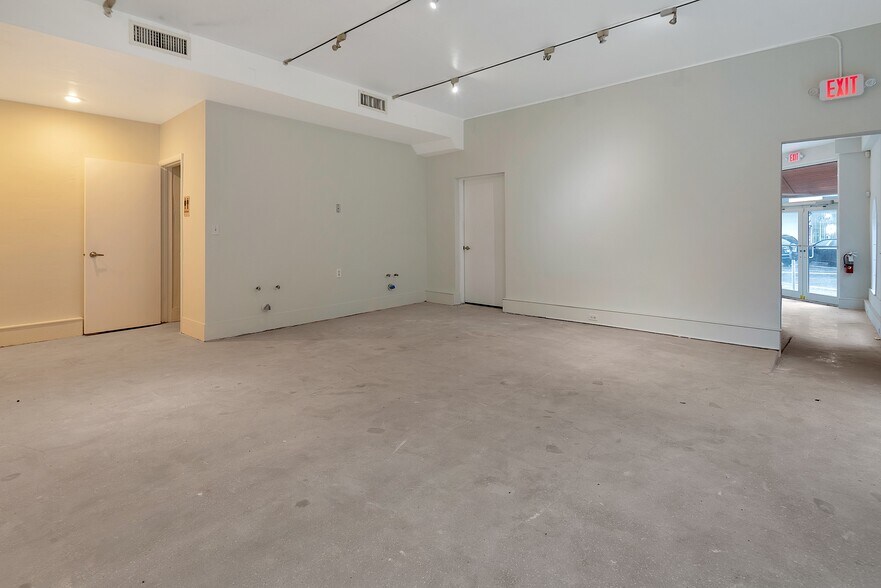 910 NE 19th Ave, Fort Lauderdale, FL à vendre - Photo du bâtiment - Image 3 de 17