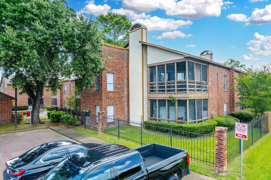 8430 Antoine Dr, Houston, TX for sale - Building Photo - Image 3 of 5