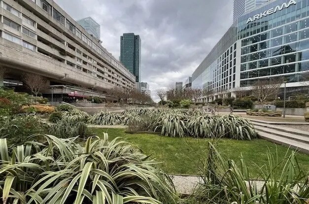 57 Esplanade Du Général De Gaulle, Puteaux à louer - Photo du bâtiment - Image 2 de 9
