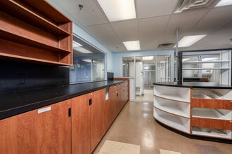 2113 State St, New Albany, IN for lease Interior Photo- Image 2 of 34