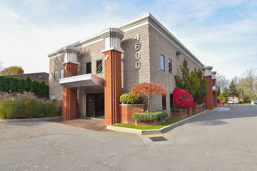 4600 Main St, Williamsville, NY à louer - Photo principale - Image 1 de 2