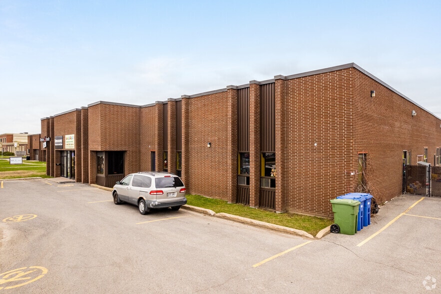 78-80 Boul Brunswick, Dollard-des-Ormeaux, QC à louer - Photo du bâtiment - Image 3 de 7
