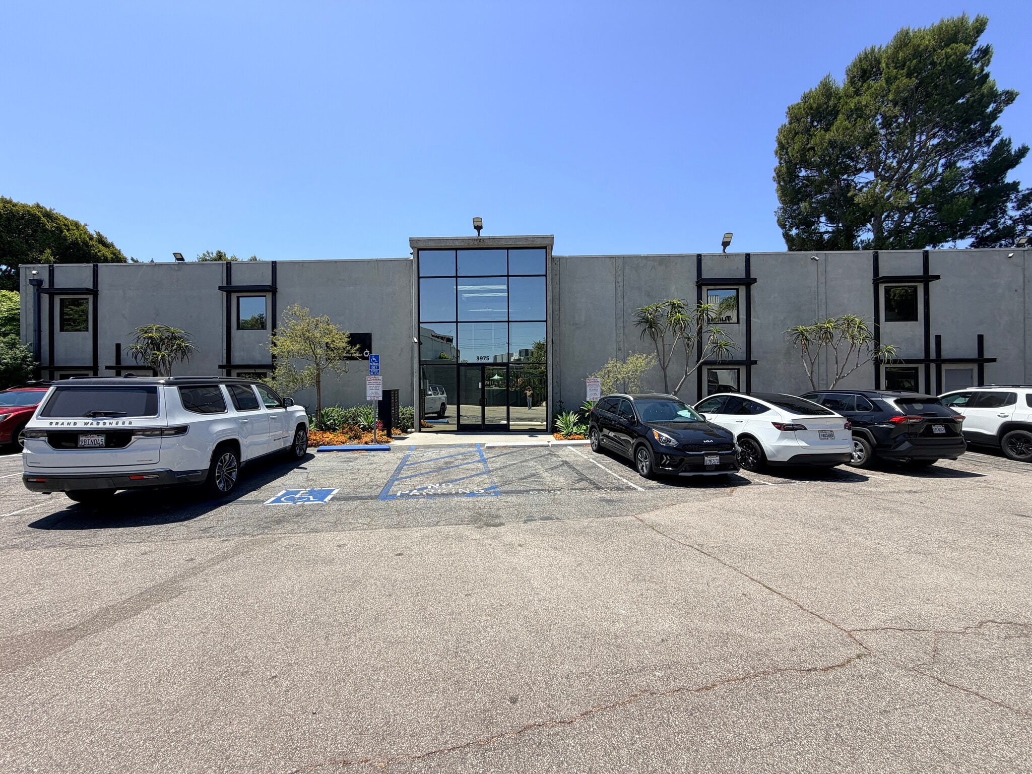 3975 Landmark St, Culver City, CA for lease Building Photo- Image 1 of 18