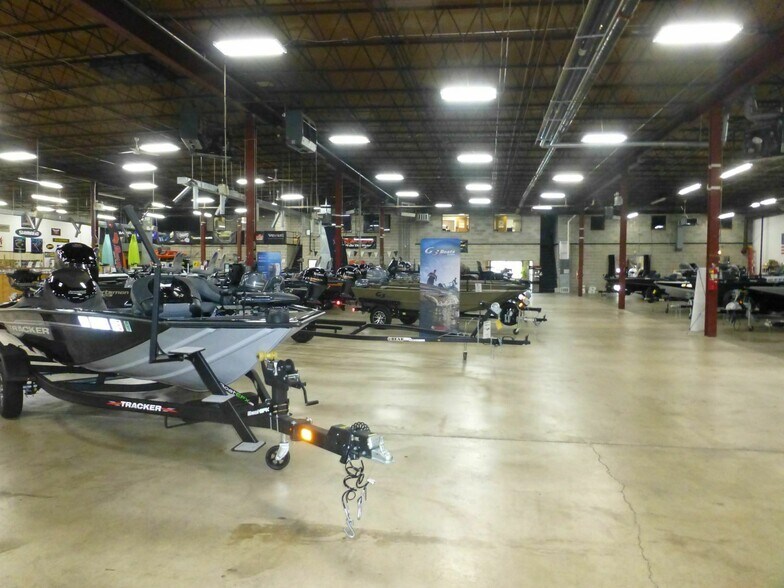 879 Bedford Rd, Morris, IL à louer - Photo du bâtiment - Image 2 de 19