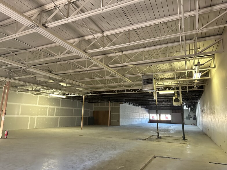 12928 127th St, Edmonton, AB for lease - Building Photo - Image 2 of 10