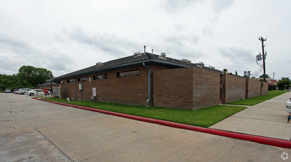 13414 Medical Complex Dr, Tomball, TX à vendre - Photo du bâtiment - Image 2 de 81