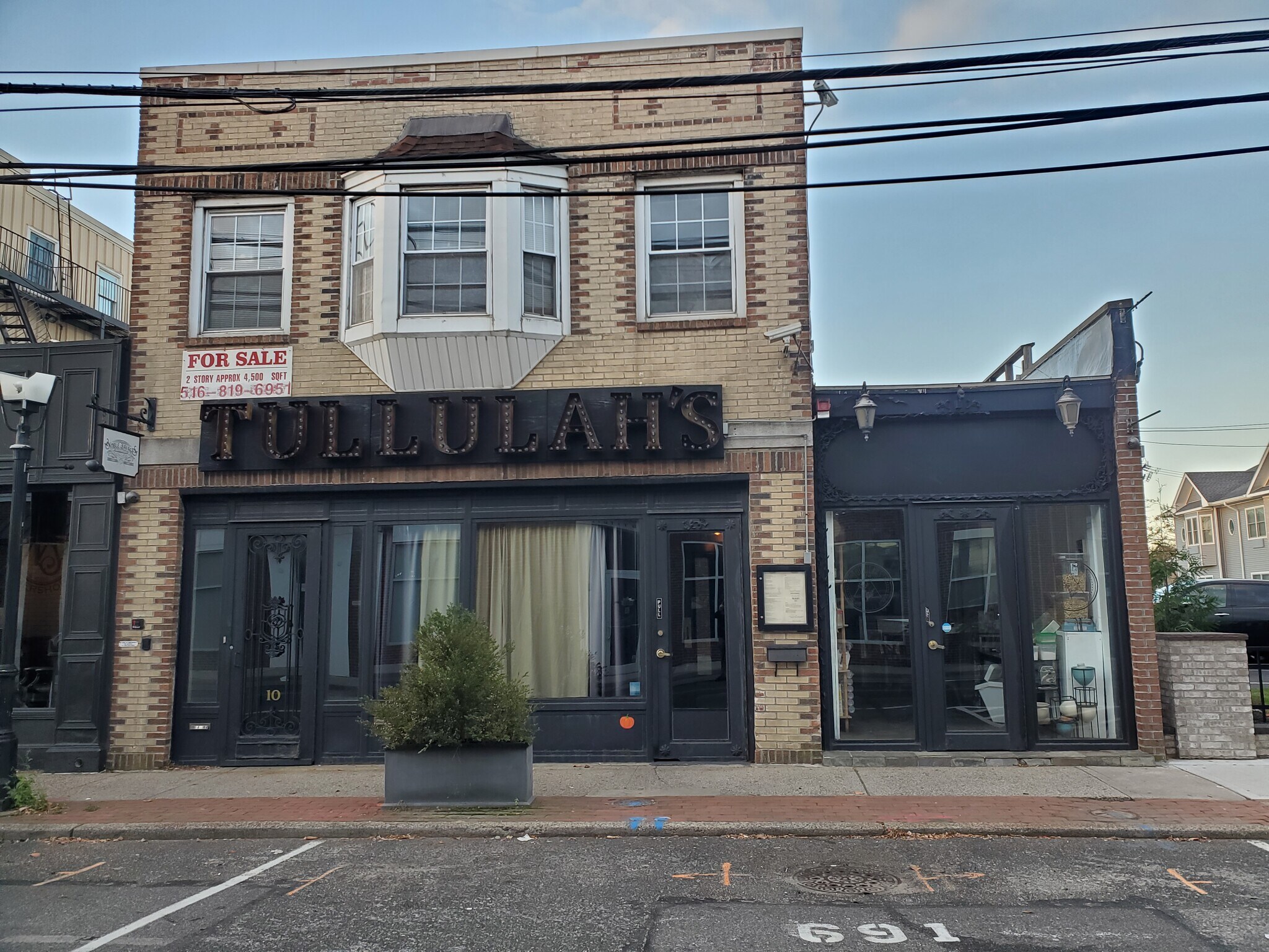 10 4th Ave, Bay Shore, NY à vendre Photo principale- Image 1 de 10