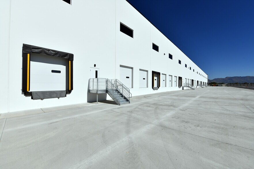 7241 5400 South, West Valley City, UT à louer - Photo du bâtiment - Image 2 de 2