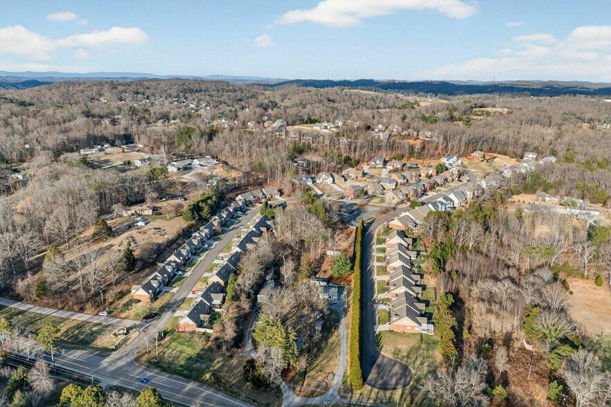 8300 Bluestone Ln, Knoxville, TN à vendre - Photo du bâtiment - Image 3 de 12