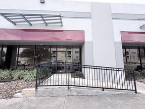 8666 Huebner Rd, San Antonio, TX for lease Interior Photo- Image 1 of 11